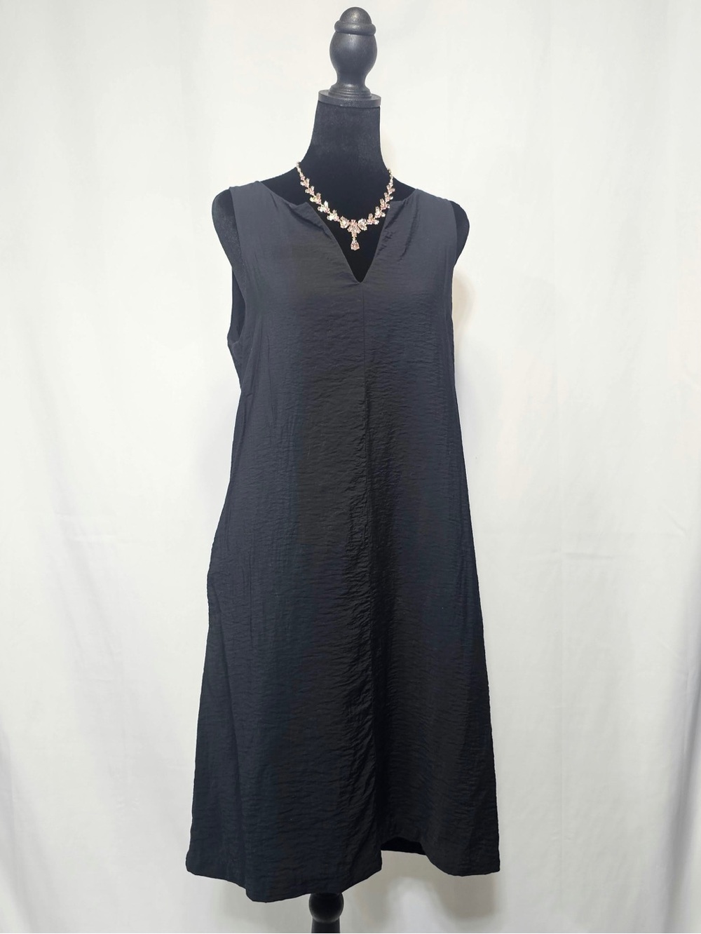 #464 Banana Republic Black Sleeveless V-Neck Midi Dress Size